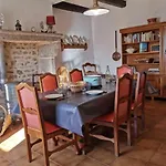 Maison Familiale Calme Avec Terrasse Et Circuits De Randonnee - Fr-1-582-200 * Mazeyrat-d'Allier